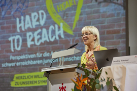 Staatsministerin Carolina Trautner  beim Symposium "hard to reach"